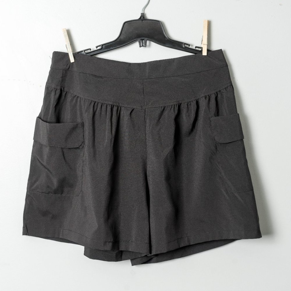 NWT black flowy shorts